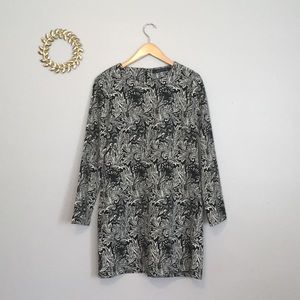 Zara • Black and white tunic long sleeved dress